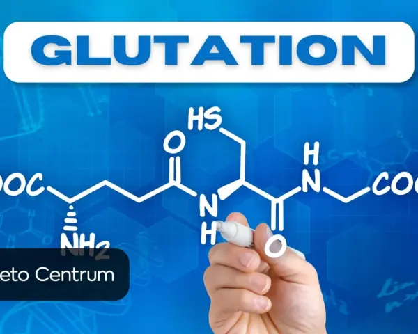 Struktura chemiczna glutationu na niebieskim tle z napisem "Glutation" i ręką piszącą wzór.